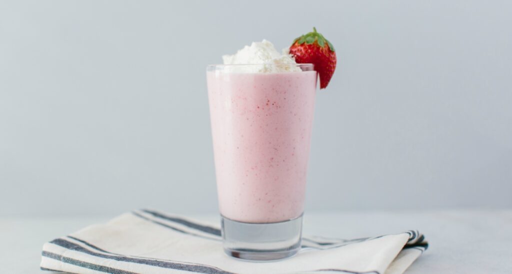 Strawberry milk shake - M+M Tea